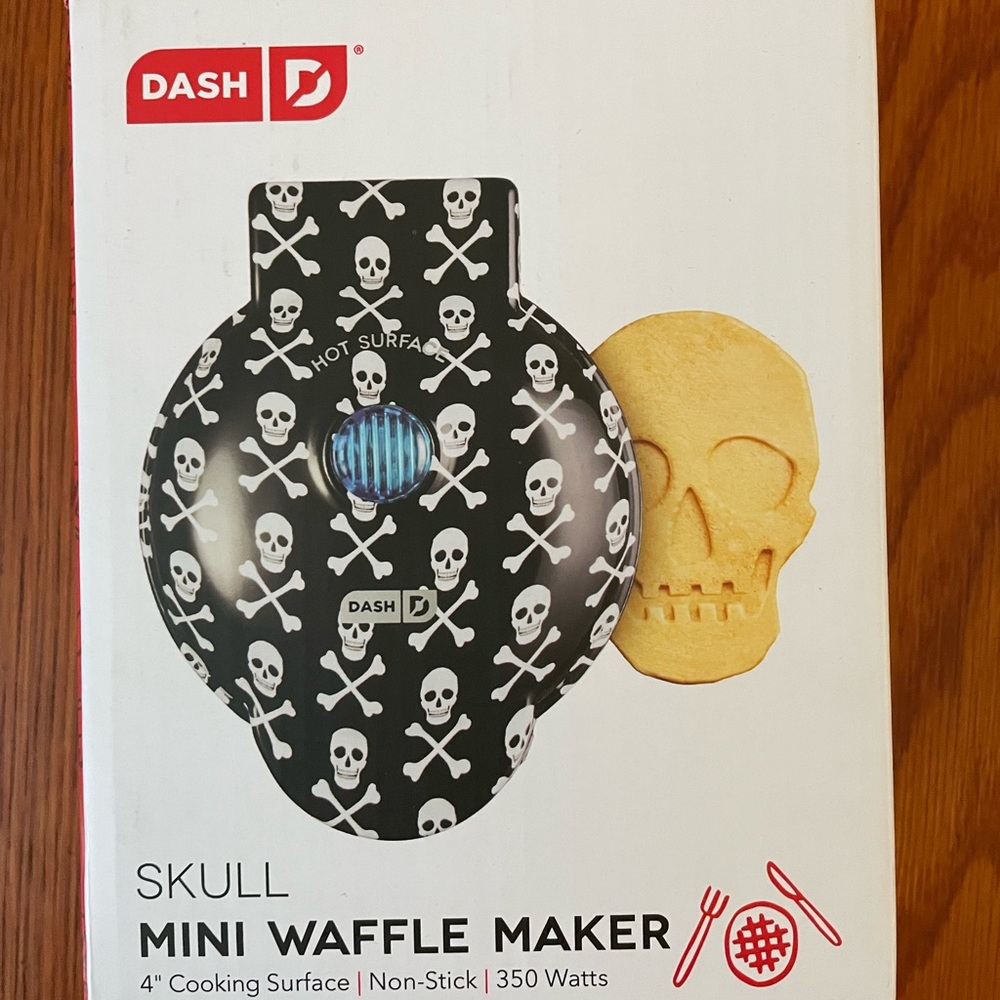 Halloween Mini 4” Dash Skull Mini Waffle Maker